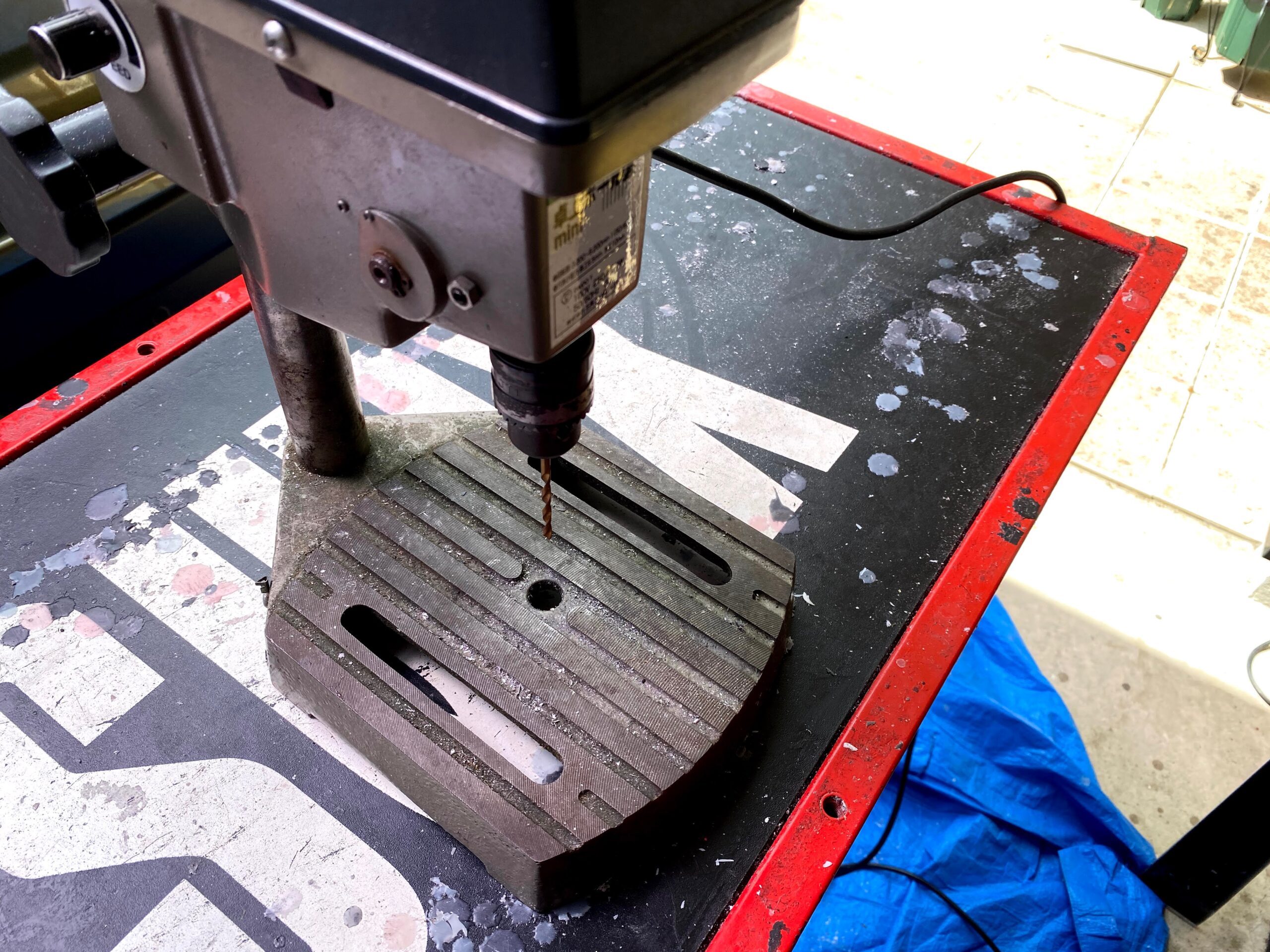 ヘッドプレート穴あけ