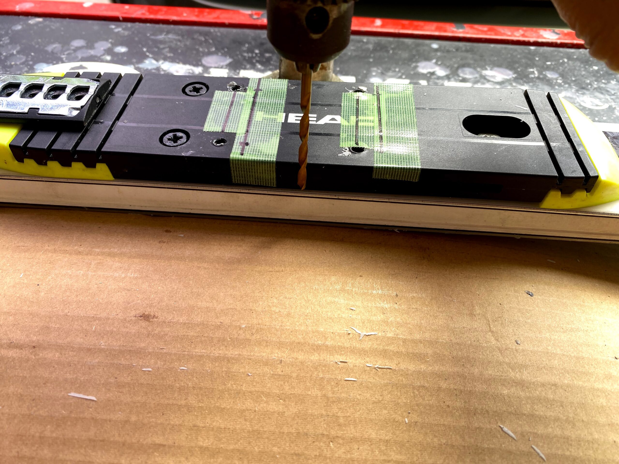 ヘッドプレート穴あけ