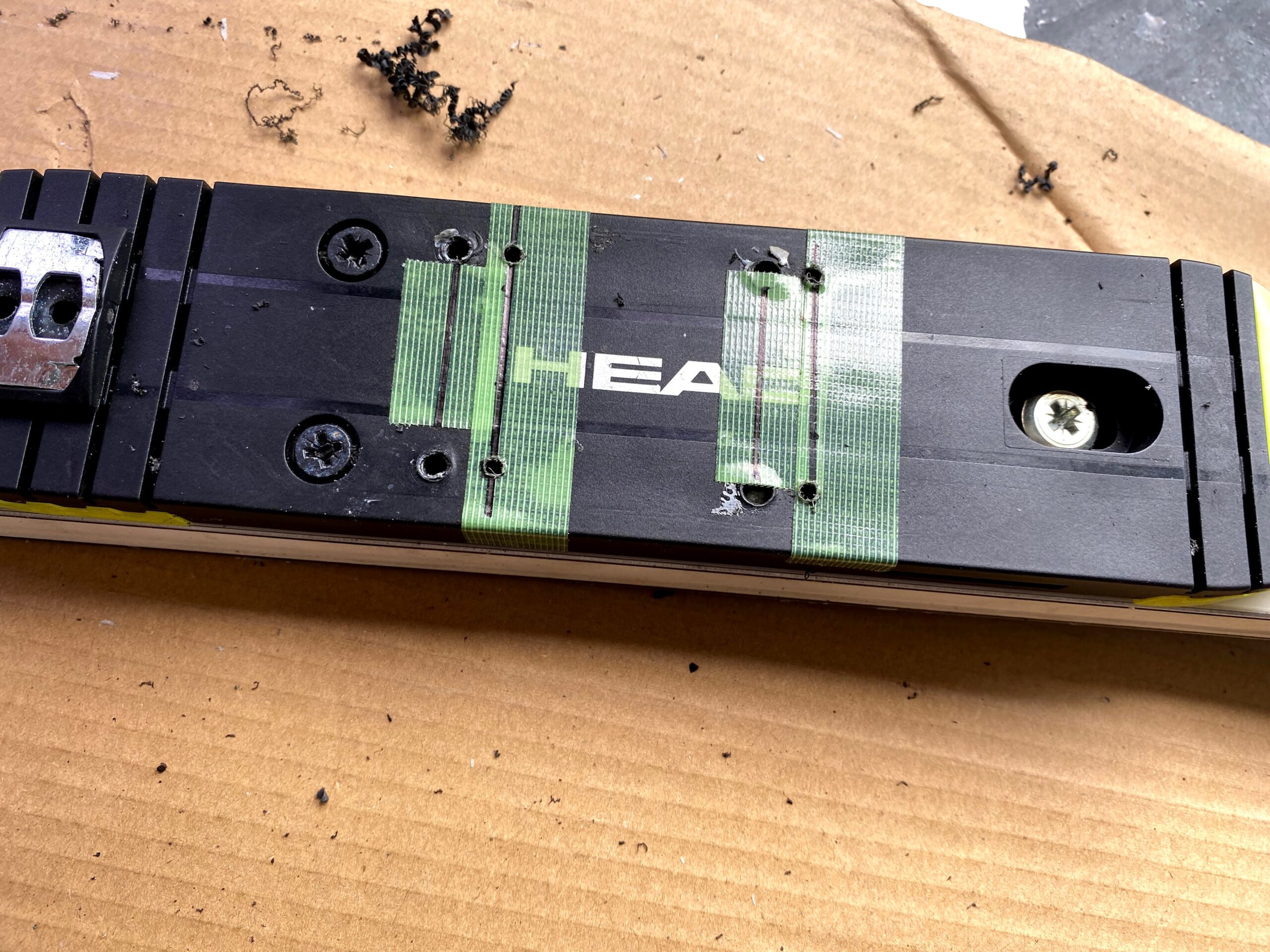 ヘッドプレート穴あけ