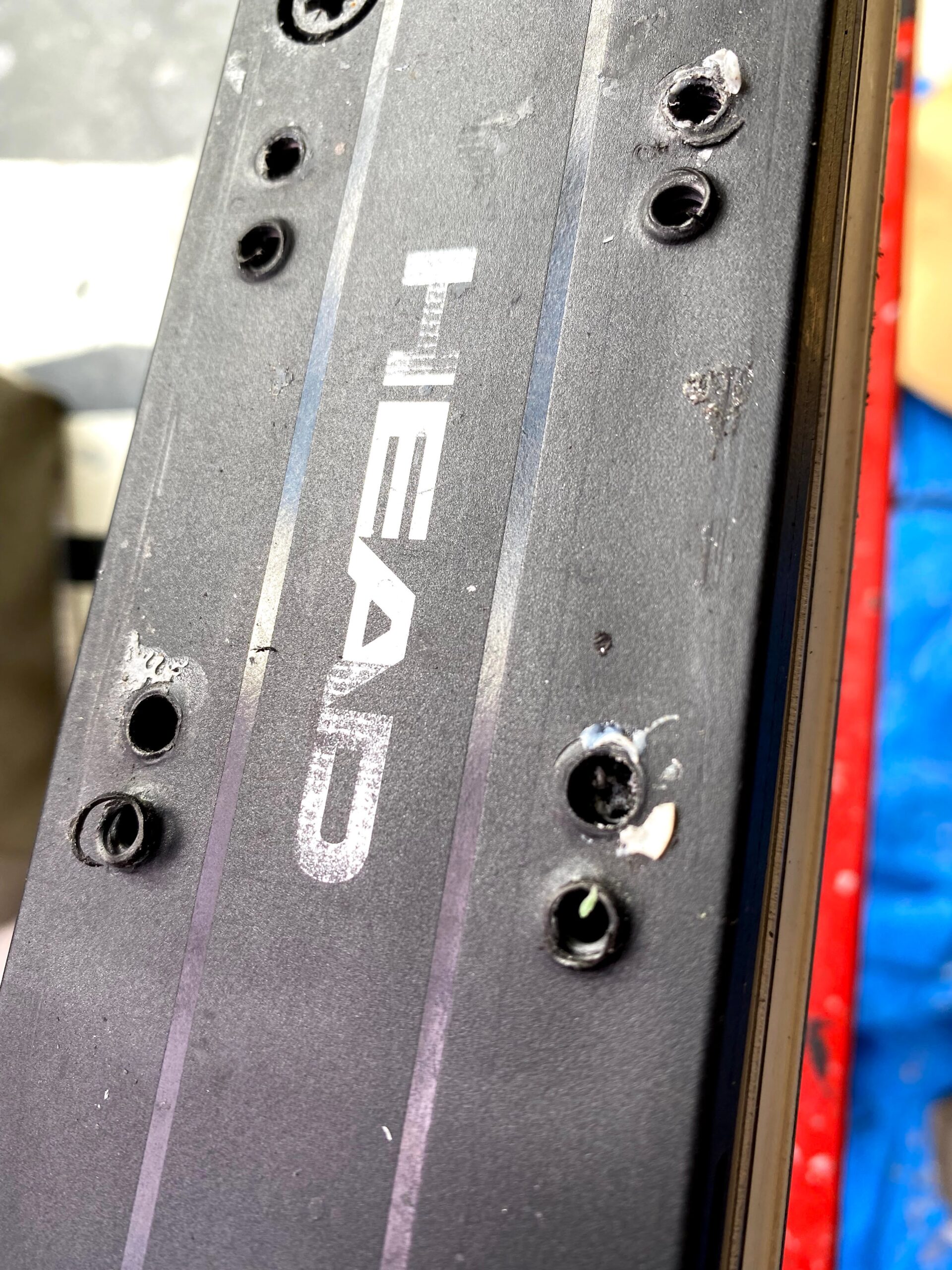 ヘッドプレート穴あけ